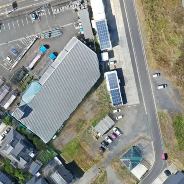 MG8の高精細な航空写真。同じ当社事務所周辺。車の1台、屋根の1枚まではっきり見える